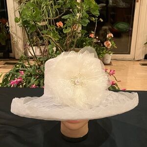 Elegant White Wide-Brim Hat with Floral Accent